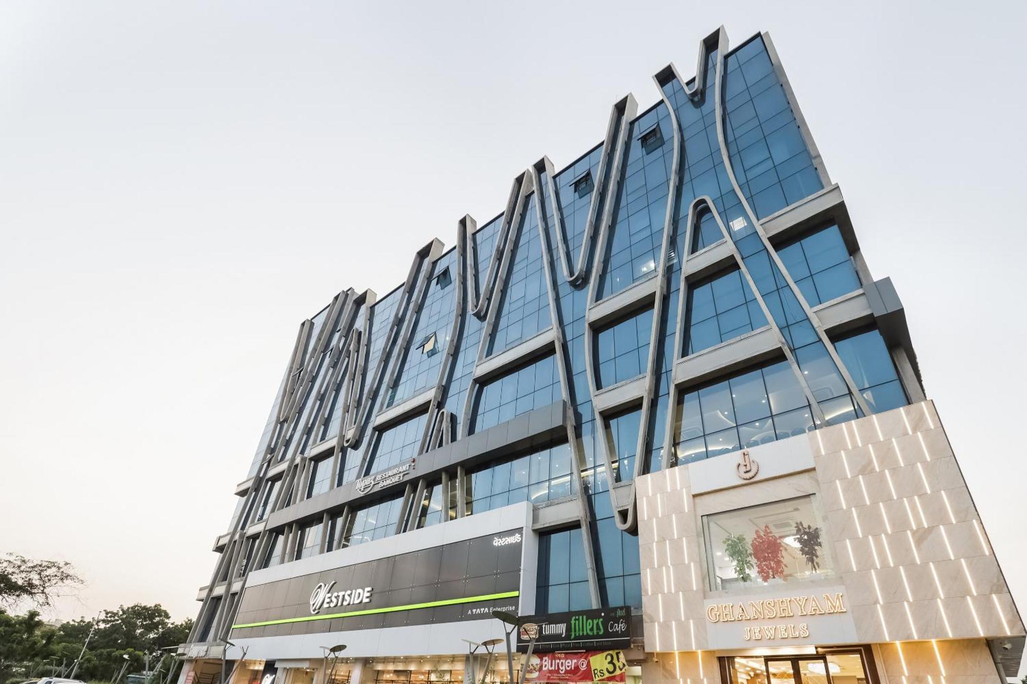 Collection O Hotel Alice Ahmedabad Ngoại thất bức ảnh