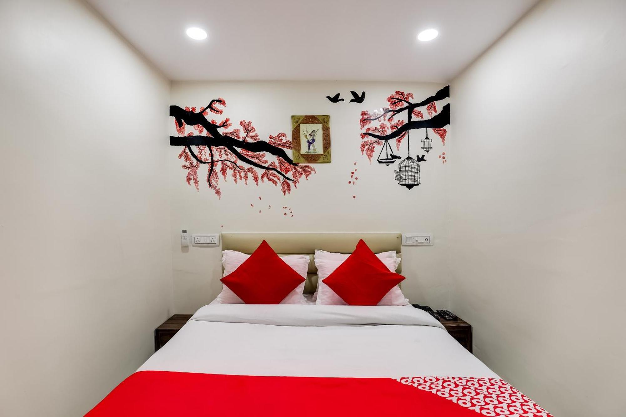 Collection O Hotel Alice Ahmedabad Ngoại thất bức ảnh